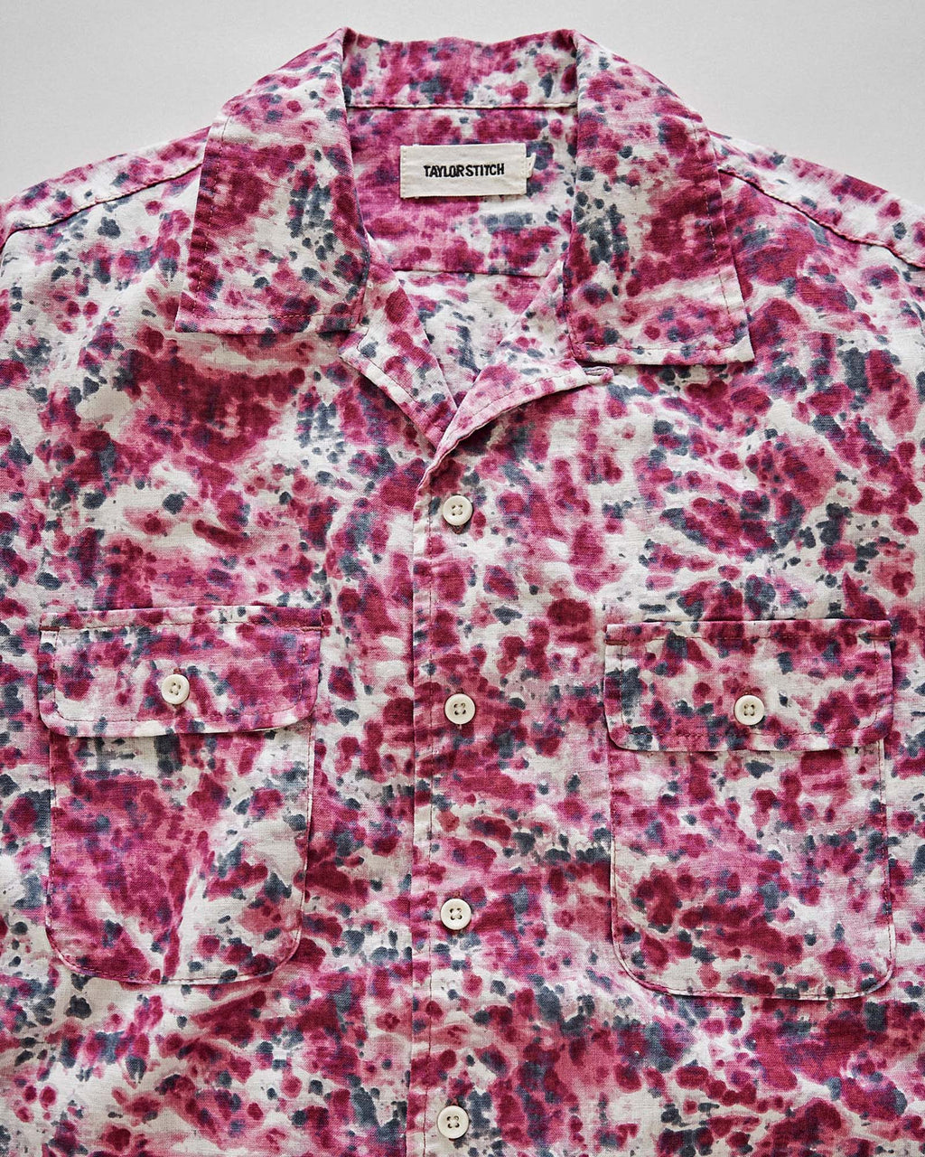 The Short Sleeve Carter in Hibiscus